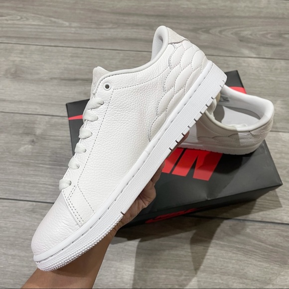 Air Jordan 1 Low White Men’s - Picture 3 of 8